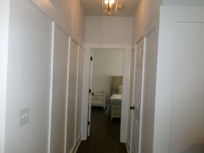 Building Photo - Walk to the Ocean from this 3 bedroom, 2.5...