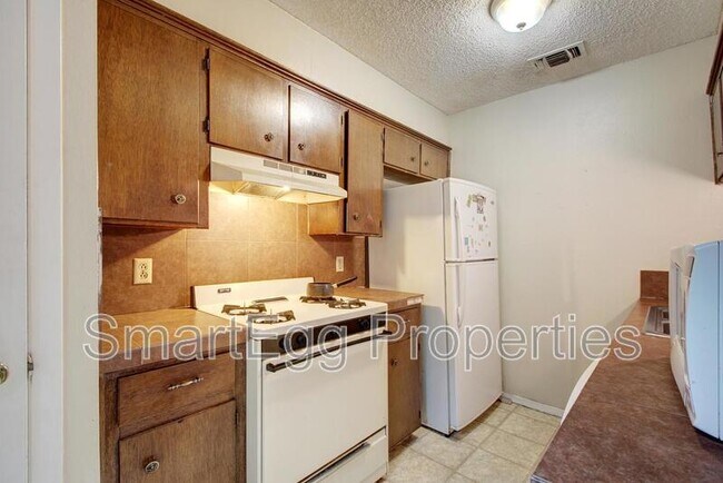 Building Photo - 1740 Rutland Dr