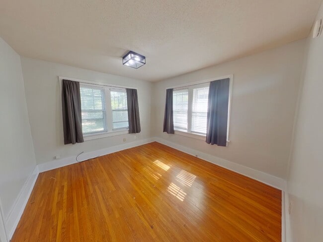 Building Photo - 334 S Estelle St