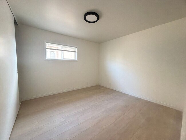 Building Photo - 2400 Del Mar Ave