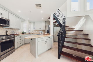 Building Photo - 844 3rd St