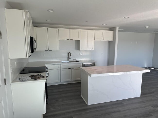 Building Photo - 7343 Dogwood Ave