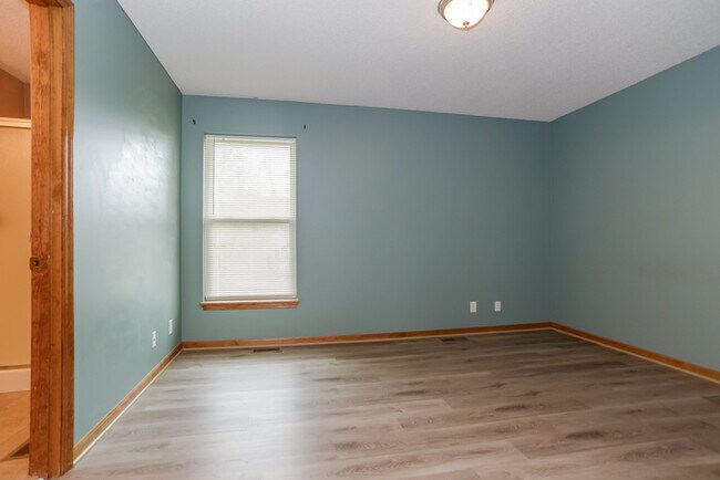 Building Photo - Bright 3-Bed Home Kearney, MO