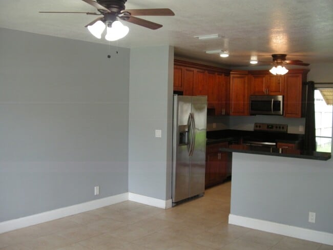 Building Photo - 2419 NE 2nd Ave