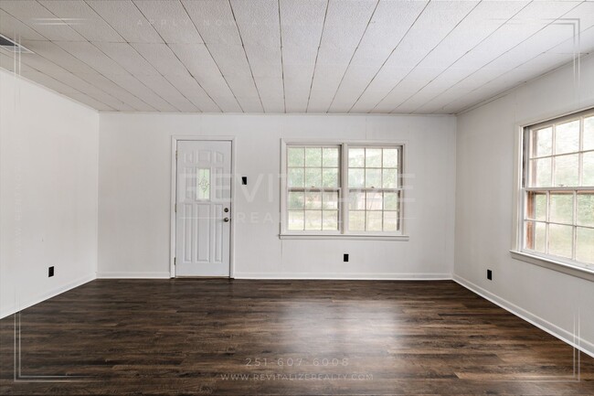 Building Photo - Updated 3 Bedroom/2 Bathroom Home in Mobile!