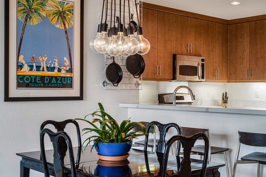 Building Photo - 288 3rd St