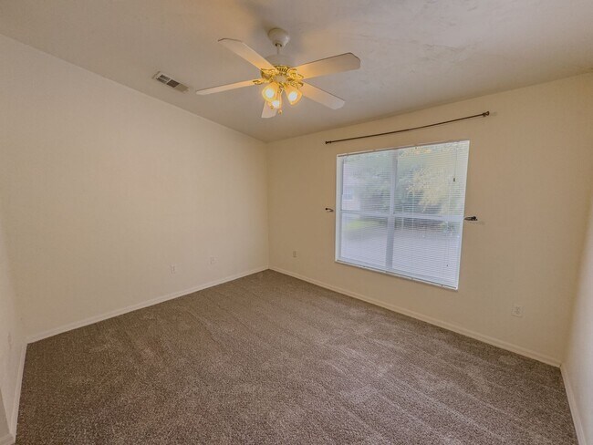 Building Photo - 4415 SW 34th St