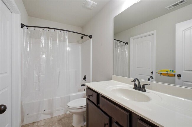 Building Photo - 4910 Belcrest Way