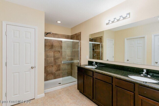 Building Photo - 3843 Radley Dr