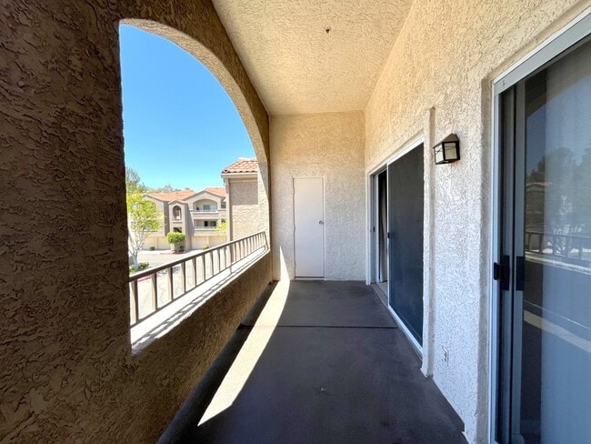 Building Photo - 1020 La Terraza Cir
