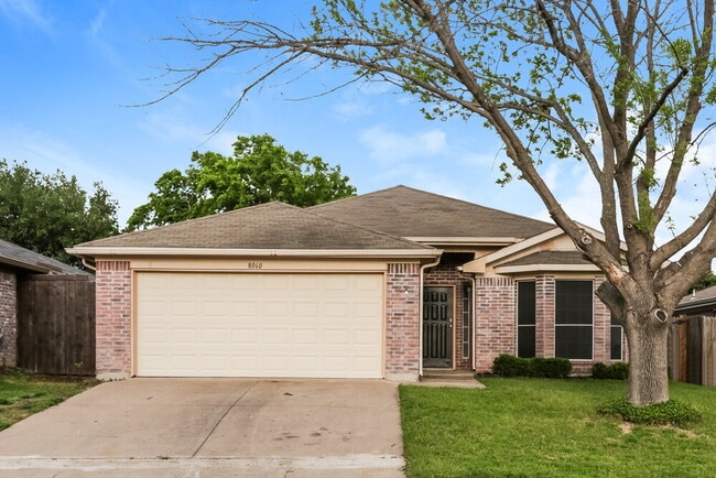 Building Photo - 8060 Cannonwood Dr