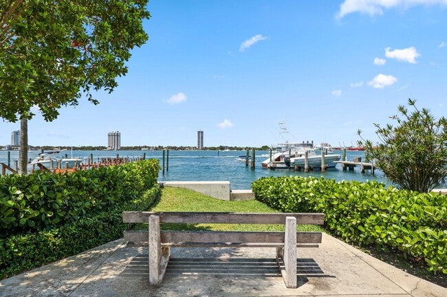 Building Photo - 246 Merrain Rd