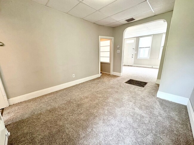 Building Photo - 2 Bedroom 1 Bathroom in York!