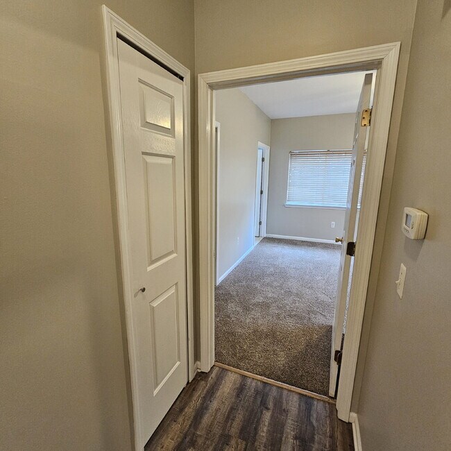 Building Photo - Spacious 2-Bedroom Townhouse with 2 Full Baths, Fireplace & Garage