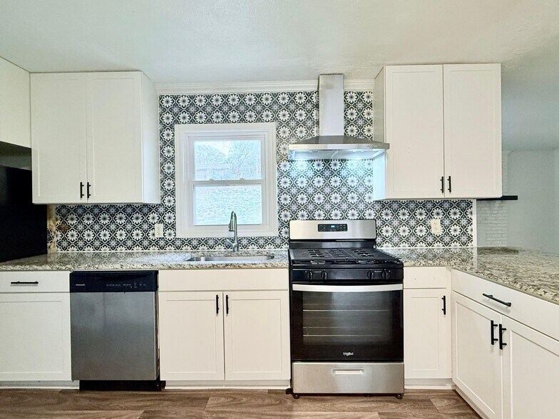 Building Photo - 3553 Pine Needle Dr SW