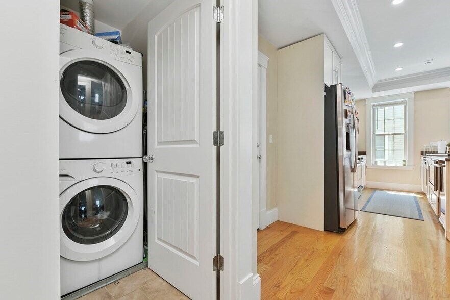 Building Photo - 261 Athens St