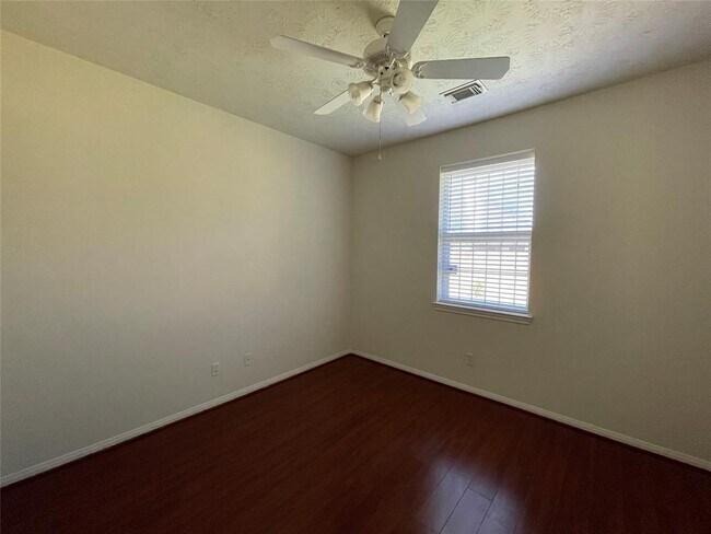 Building Photo - 5934 Heathmoor Ln