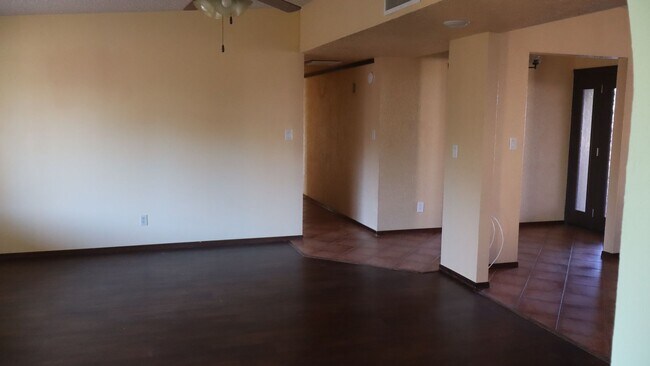 Building Photo - Spacious