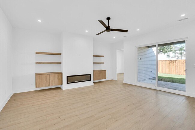 Building Photo - 1711 Nomas St