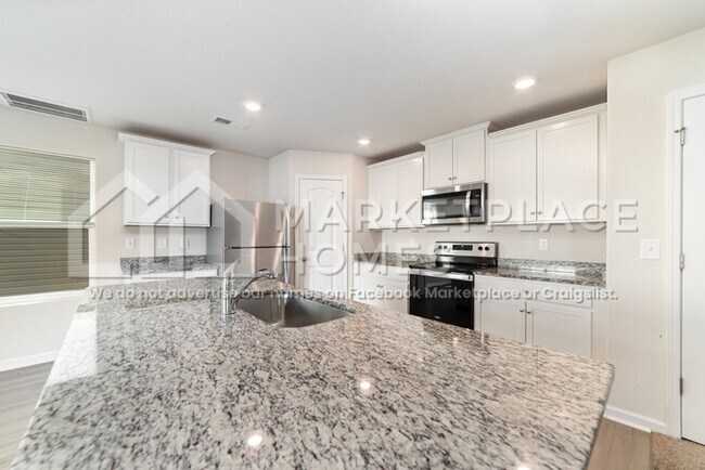 Building Photo - 3051 Cres Lk Ln