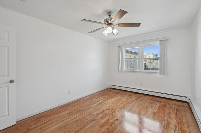Building Photo - 140 Hopkins Ave