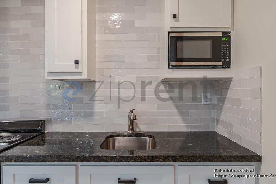 Building Photo - 4031 Leeshire Dr