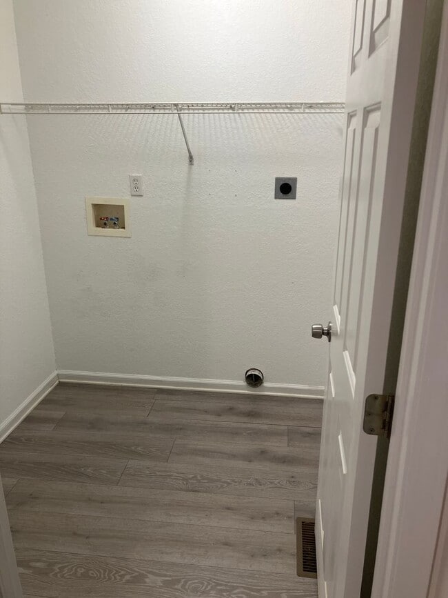 Building Photo - Newly Renovated Townhome in Arden
