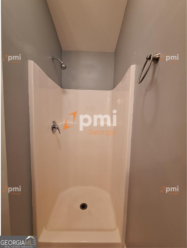 Building Photo - 2449 Boulder Rd SE