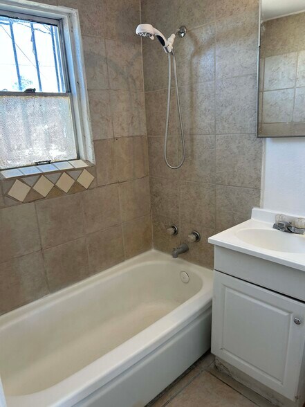 Building Photo - 1118 Laurel Ave