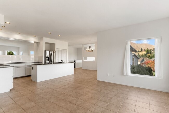 Building Photo - Beautiful 3 Bedroom 3 Bathroom Home With Stunning Views