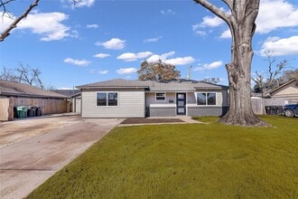 Building Photo - 6014 W 43rd St