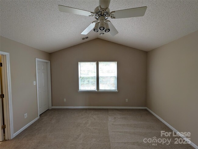 Building Photo - 144 W Walnut Ave