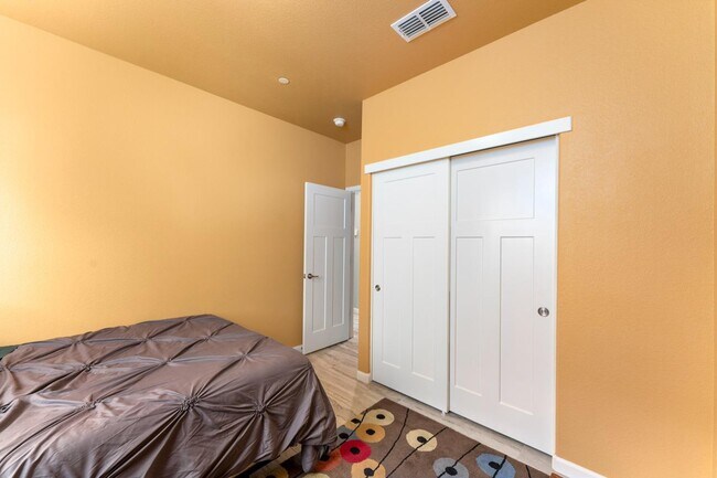 Building Photo - 9363 Wild Lilac Cir