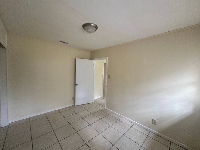 Building Photo - 3 Bedroom Home close to VSU!