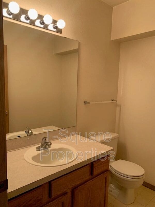 Building Photo - 15815 Admiralty Way