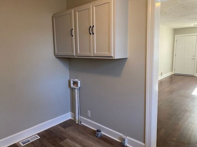 Building Photo - Spacious Renovated Duplex in East Nashville