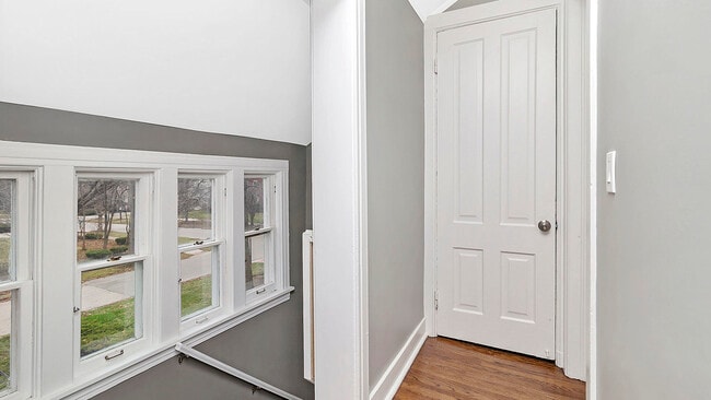 Building Photo - 346 E Prospect Ave