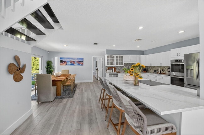 Building Photo - 6701 Hillside Ln