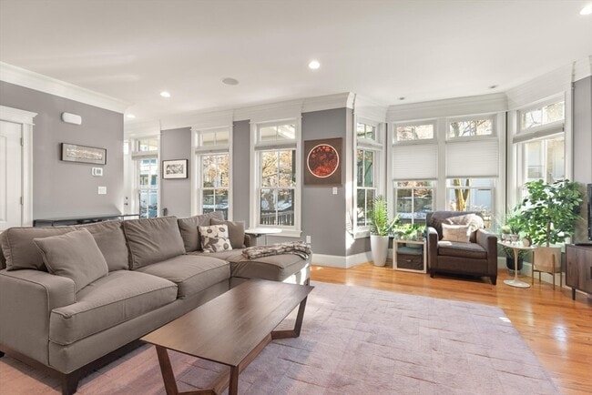 Building Photo - 16 Zamora St