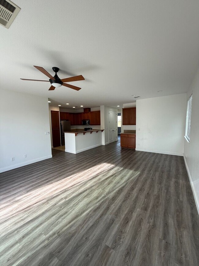 Building Photo - Corner Lot