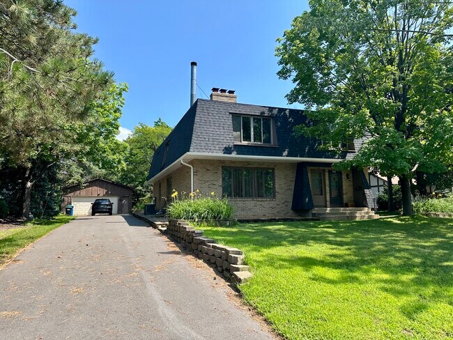 Building Photo - 7301 Glouchester Dr