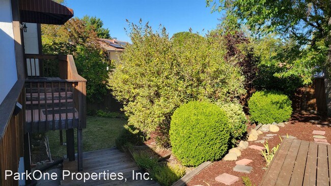Building Photo - 3 br, 2.5 bath House - 200 Barnett Ter