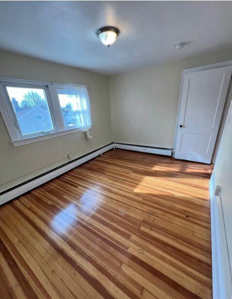 Building Photo - 62 Quaker Ln S