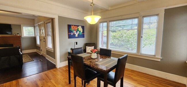 Building Photo - Single Family Fully Furnished Home with Al...