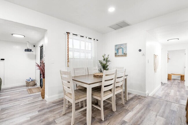 Building Photo - 1271 Woodlawn St