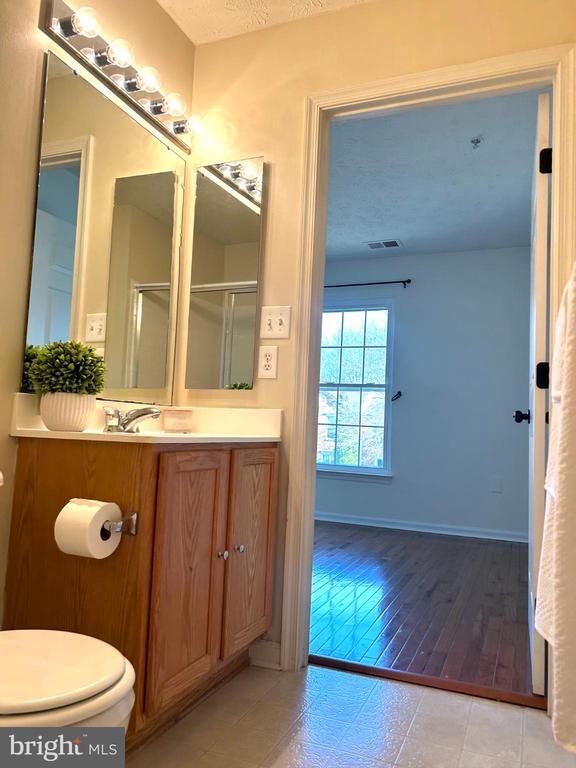 Building Photo - 1703 Bluffs Island Ct