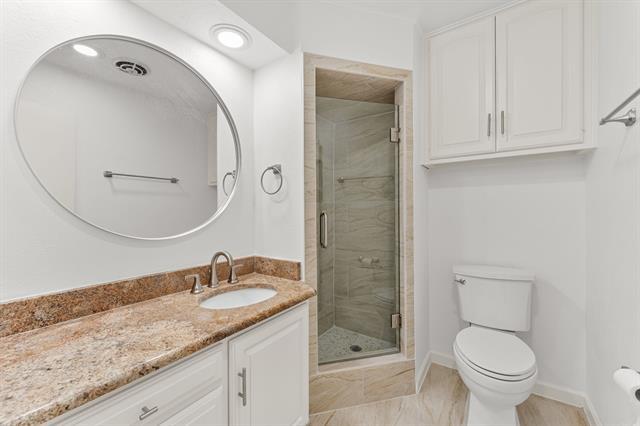 Building Photo - 4616 Bonnell Ave