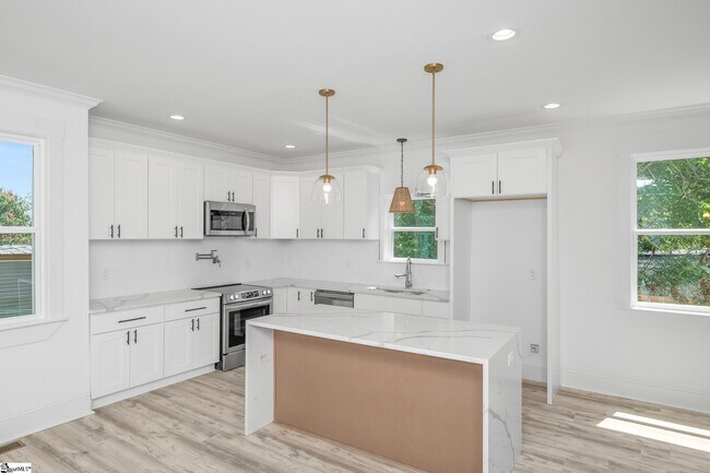 Building Photo - 305 Valley St