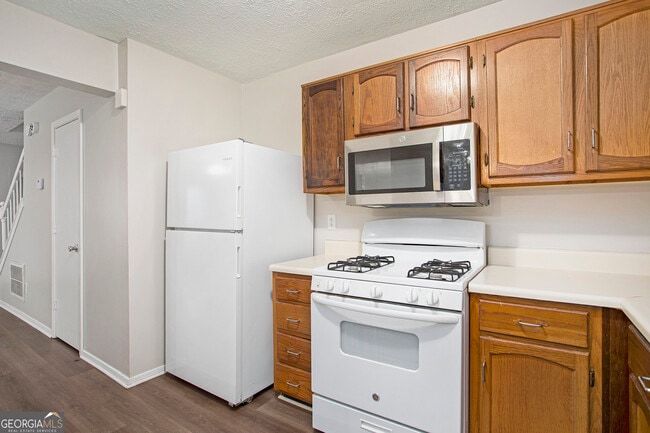 Building Photo - 5731 Wells Cir