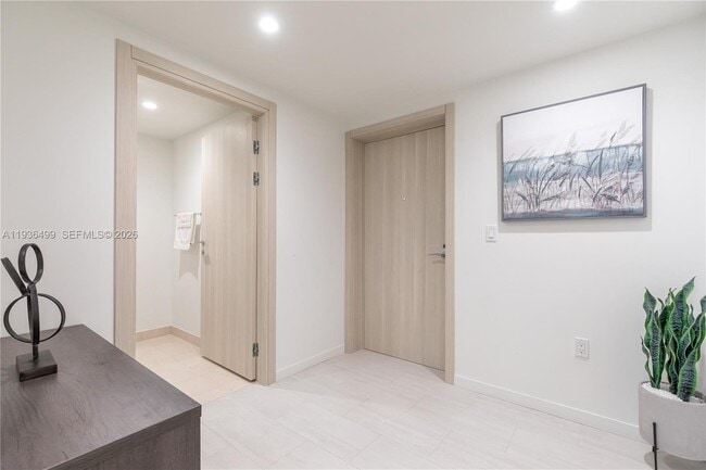 Building Photo - 1000 Brickell Plaza